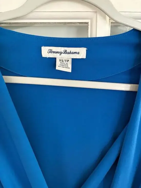 Tommy Bahama Blue Sleeveless V-Neck O-Ring Twist Front Sheath Dress - Picture 2 of 2